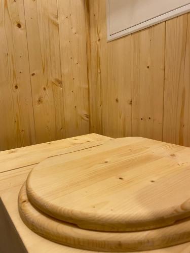 a wooden table in a room with wooden walls at Tiny-House - 5 min de Montélimar - Salle de bain italienne & grand confort in Châteauneuf-du-Rhône