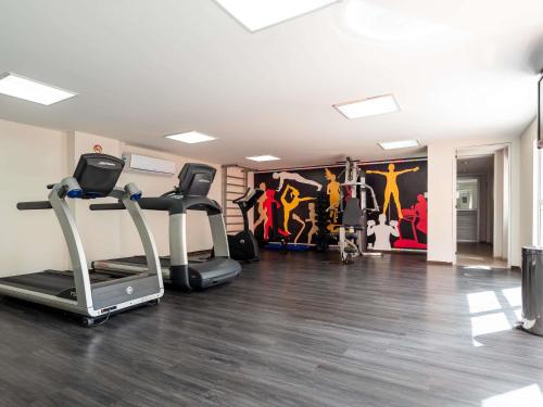 a gym with treadmills and exercise equipment in a room at ibis Styles Belem Nazare in Belém