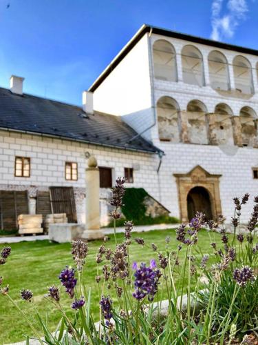 a house with a bunch of flowers in front of it at zámek Kolštejn - hotel Chateau Goldenstein in Branná