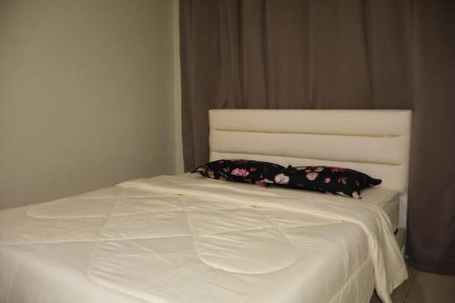 En eller flere senge i et værelse på AFEL Homestay