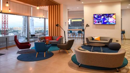 Μια τηλεόραση ή/και κέντρο ψυχαγωγίας στο Holiday Inn Express - Malta by IHG
