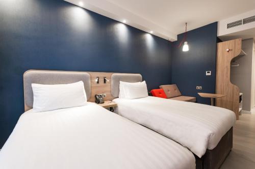 Ένα ή περισσότερα κρεβάτια σε δωμάτιο στο Holiday Inn Express - Malta by IHG