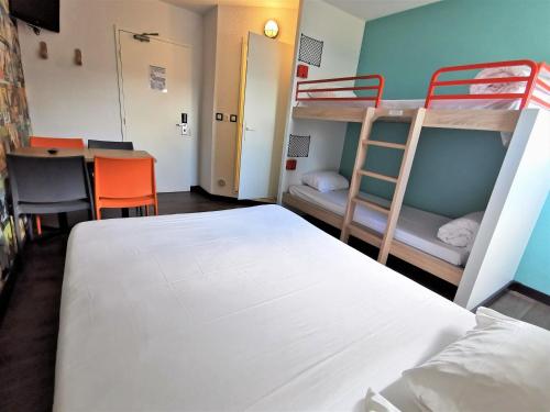 a room with two bunk beds and a table at HotelF1 Bourges Le Subdray in Bourges