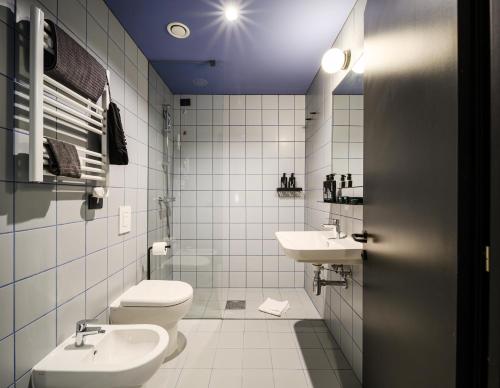 a bathroom with two sinks and a toilet at CX Modena Crocetta in Modena