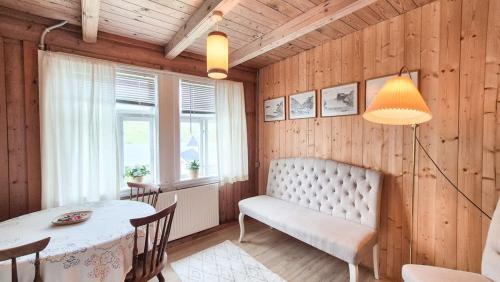 Posezení v ubytování Unique & Charming Faroese Cottage