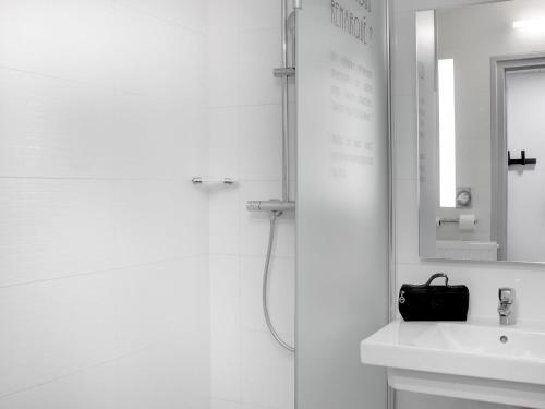 Bilik mandi di Hôtel ibis Styles Clermont-Ferrand Gare