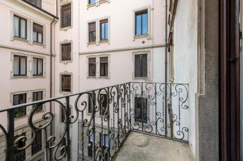 Sempione12-Elegante Bilo with Balcony - B Home