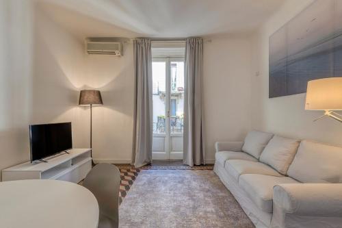 Sempione12-Elegante Bilo with Balcony - B Home