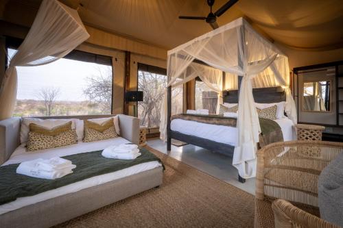 Una cama o camas en una habitación de Sausage Tree Safari Camp