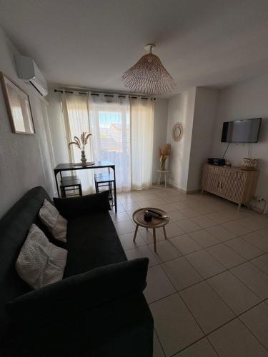 Η κουζίνα ή μικρή κουζίνα στο Appartement T2 climatisé
