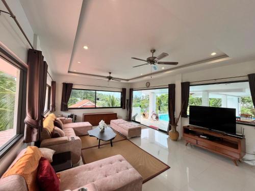 Imagen de la galería de Villa Riviera Serenity - Near to the Beach, en Ban Bang Po
