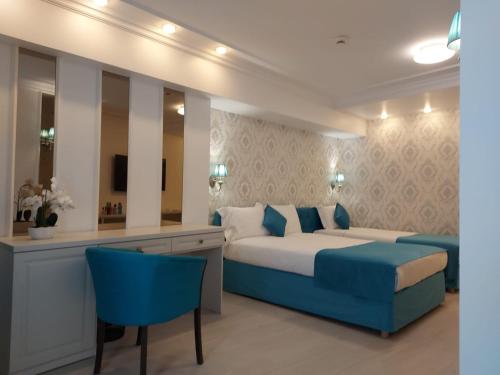 Giường trong phòng chung tại Old Town Boutique Hotel