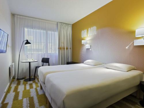 Cama o camas de una habitación en ibis Styles Massy Opéra