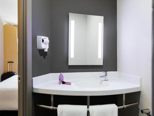 Postel nebo postele na pokoji v ubytování ibis Tijuana