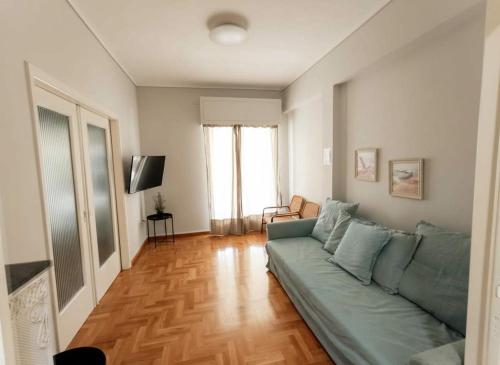 Bright 2-Bedroom Apt in Ampelokipoi Near Hospital