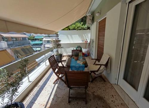 Bright 2-Bedroom Apt in Ampelokipoi Near Hospital