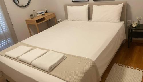 Bright 2-Bedroom Apt in Ampelokipoi Near Hospital