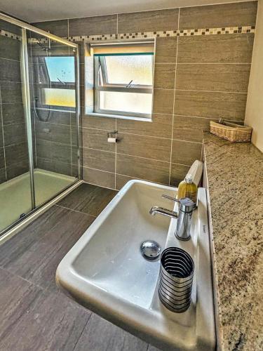 Ένα μπάνιο στο 4 Bed in Glenarm oc-ii15925