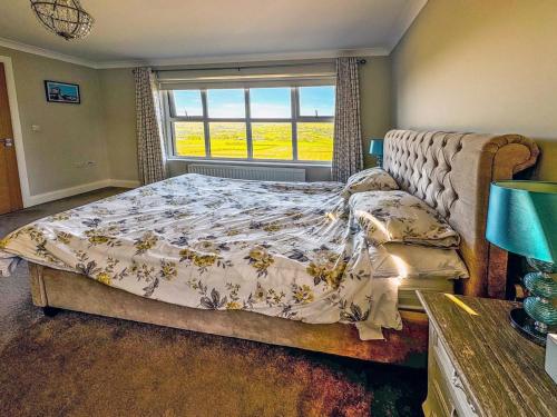 Ένα ή περισσότερα κρεβάτια σε δωμάτιο στο 4 Bed in Glenarm oc-ii15925