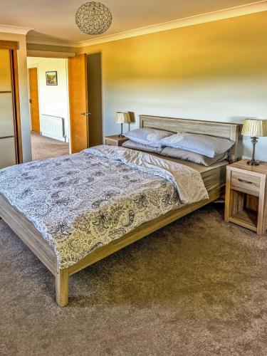 Ένα ή περισσότερα κρεβάτια σε δωμάτιο στο 4 Bed in Glenarm oc-ii15925