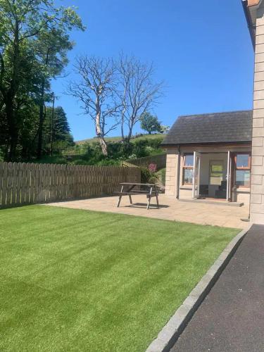 Κήπος έξω από το 4 Bed in Glenarm oc-ii15925