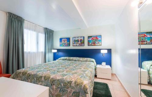 a hotel room with a bed and a window at Royal Islander Club Resort La Terrasse in Lowlands