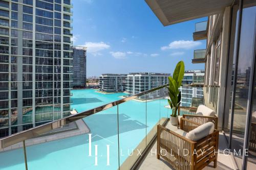 LUX 2BR Lagoon View District One, 10 to 15 min Burj Khalifa