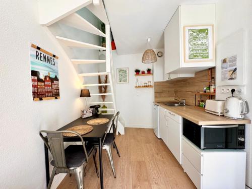 Una cocina o zona de cocina en Le Duplex de Jean, Centre de Rennes