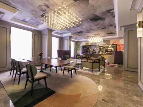 a dining room with a table and chairs at Mercure Xi'an Downtown in Xi'an
