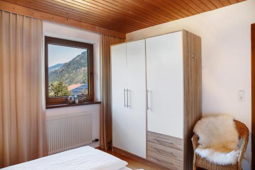 a bedroom with a white cabinet and a window at Apart Mia in Grossried
