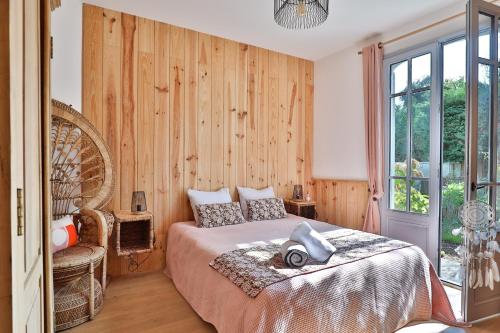 Giường trong phòng chung tại Villa Honora - Joli maison arcachonnaise à Cazaux