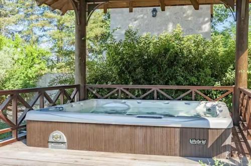 Κήπος έξω από το Villa Gontaud