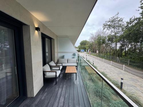 Χώρος καθιστικού στο 4SUMMER SeaView Paradise widok na morze, przy samej plaży parking podziemny w cenie
