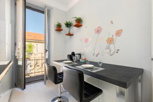A stone's throw from Milano Centrale - balcony - AC