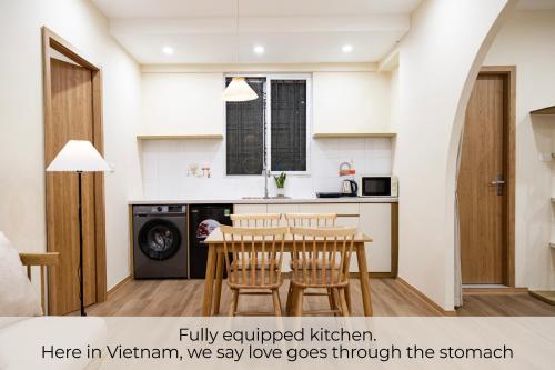 Kuchyň nebo kuchyňský kout v ubytování Fully Equipped 2BR, 2BA Apartment in Central Hanoi