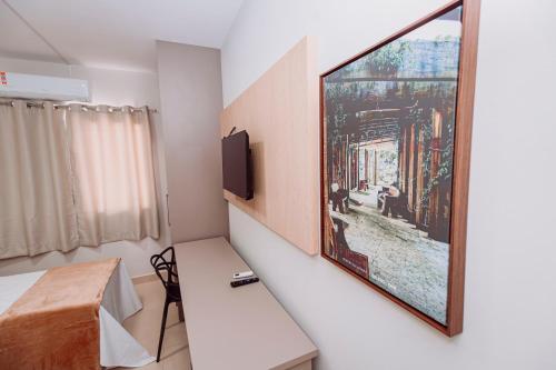 a room with a large painting on the wall at Sttudio One in Araxá