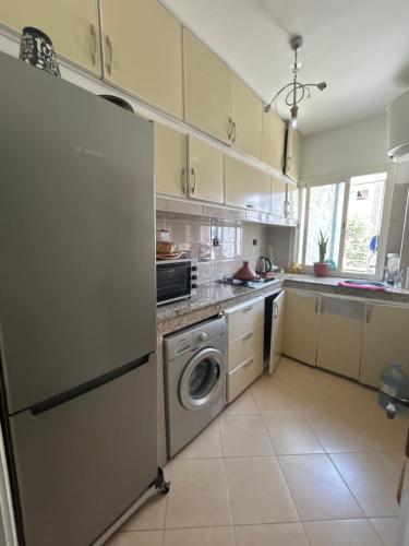 a kitchen with a washer and a washing machine at إقامة الزهراء1مدينة سلا in Sale