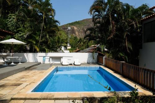 Πισίνα στο ή κοντά στο Refúgio com vista mar e verde