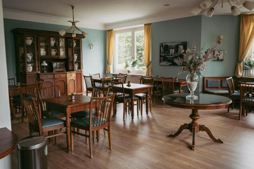a dining room with wooden tables and chairs at Alpenstadthotels in Bad Reichenhall