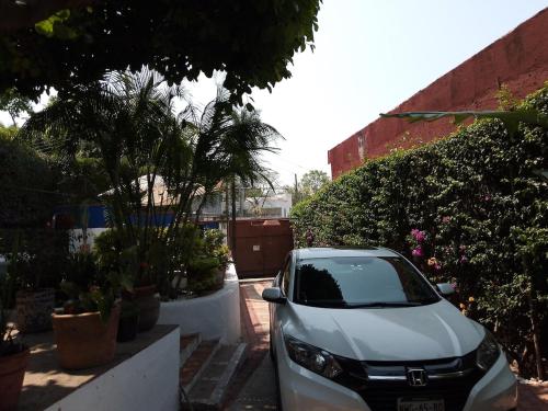 a white car parked in a parking lot at La Super Casa en Palmira in Cuernavaca