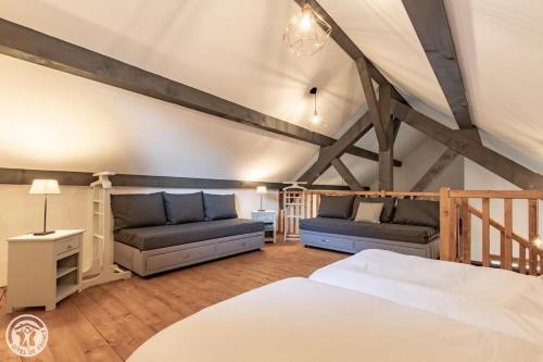 En eller flere senge i et værelse på Domaine du Val de Tamié