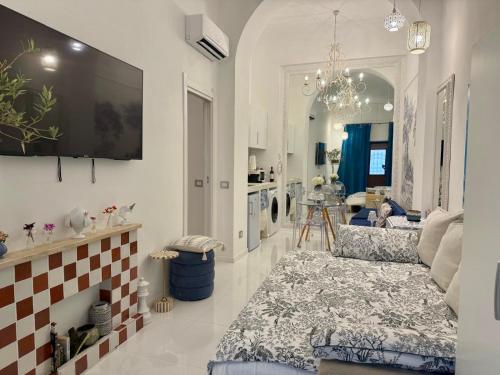 Midorigami Jacuzzi suite Spanish Steps apt photo 6