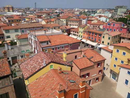 Nespecifikovaný výhled na destinaci Caorle nebo výhled na město při pohledu z vily