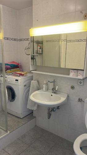 Ένα μπάνιο στο Möblierte Wohnung in Unterschleißheim