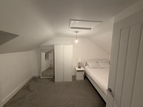 Postel nebo postele na pokoji v ubytování The Gateway to Birling Gap and Seven Sisters RB B LIVING