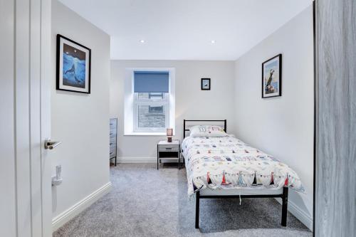 En eller flere senge i et værelse på Coble Cottage - North East Escapes