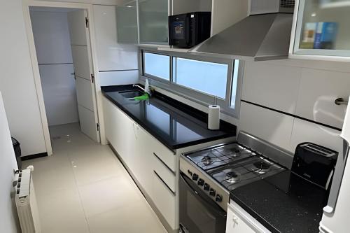Kuchyň nebo kuchyňský kout v ubytování Depto moderno c/cochera en zona top Mendoza