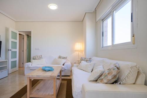 Χώρος καθιστικού στο Apartment for 5 people with pool, terrace, AC, WiFi and parking