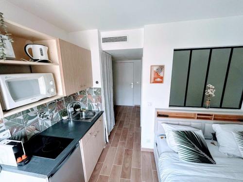 Studio refait à neuf avec balnéo proche plage