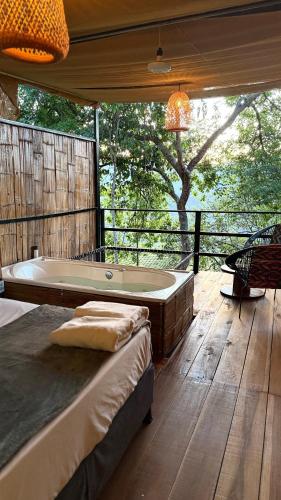 Un ou plusieurs lits dans un hébergement de l'établissement Glamping Horizon Forest